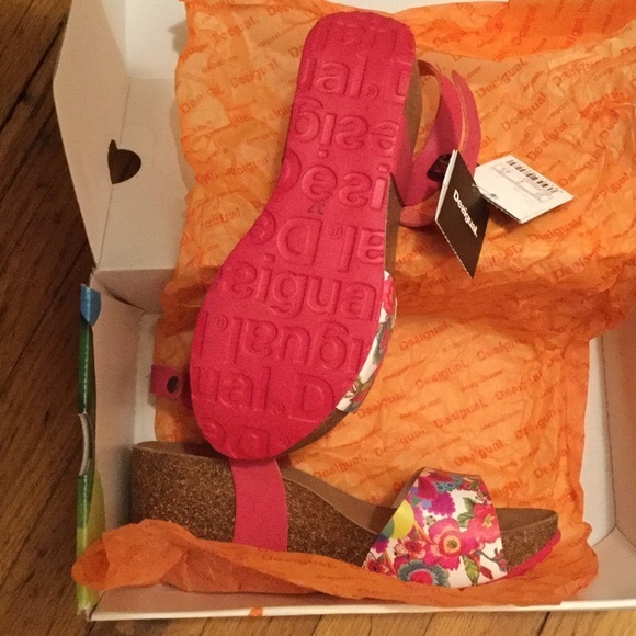 DESIGUAL HEELED SANDALS, made in Spain - Picture 4 of 8